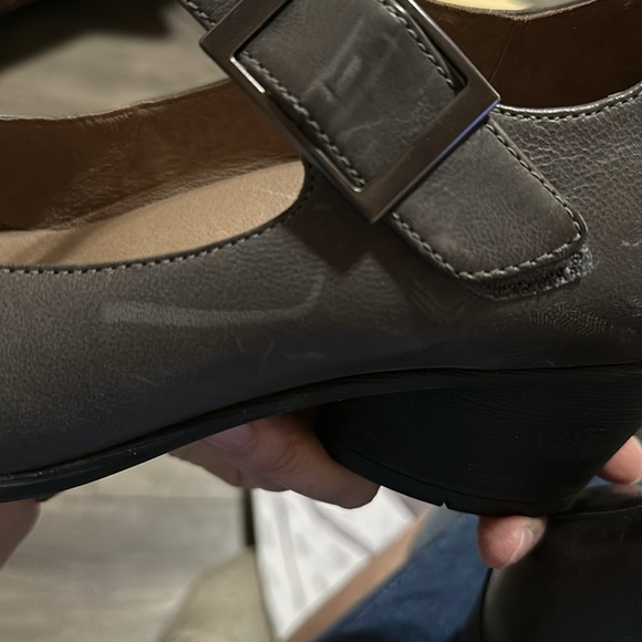 Grey Mary Jane type shoes. Beautiful grey leather. - Picture 8 of 10